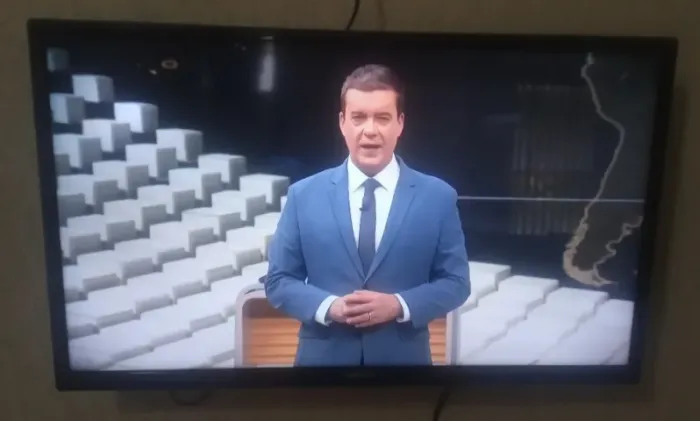 VENDO TV LED SMART SAMSUNG DE 32 POLEGADAS