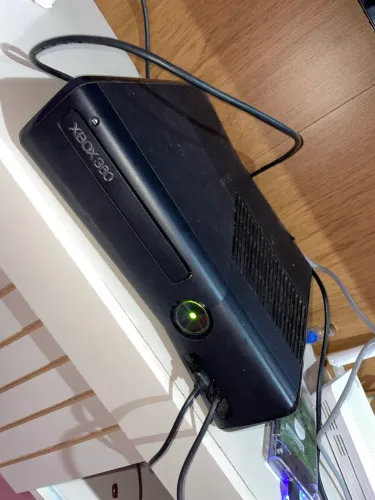 Xbox 360 com hd de 320gb com varios jogos 