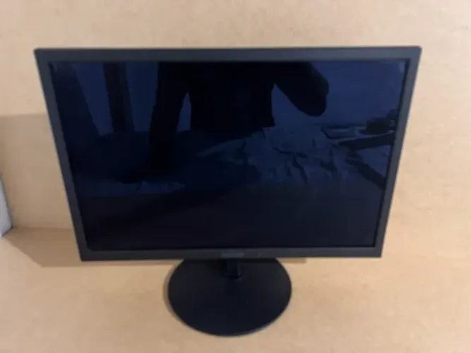 Monitor LED 19 Polegadas PCTOP HDMI / VGA - Liga e Funciona c/ Mancha no Display