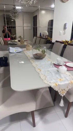 Mesa em laca com 6 cadeiras