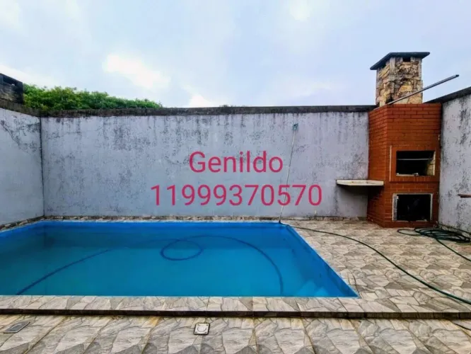 Casa térrea com 3 quartos senso 1 suite, 4 vagas, piscina , jardim, próximo do estadio FL5