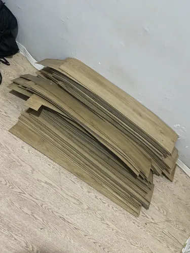 Vendo 160 folhas de piso vinílico em bom estado