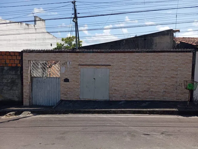 Condomínio com 5 kitnet`s no bairro 28 do Forte