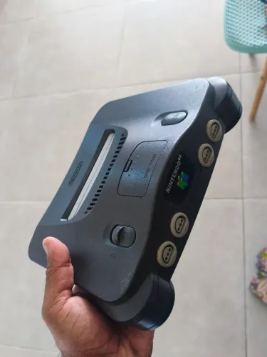 Vendo Nintendo 64 somente o aparelho funcionando perfeitamente.