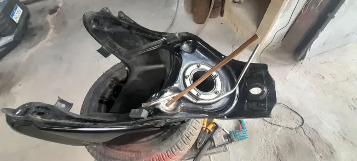 Troca do dreno de água do tanque motocicleta 