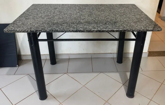 Mesa de Mármore Usada - 1,20 m
