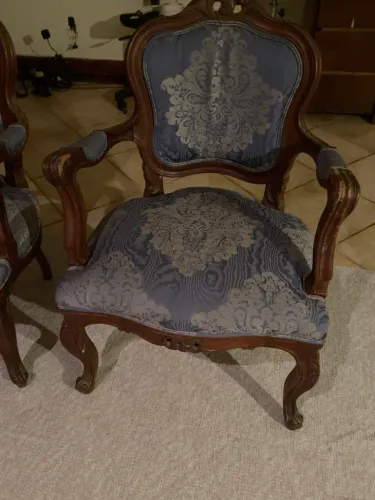 2 Cadeiras estilo Luís XV (precisa de reparos) [R$ 850,00 cada]