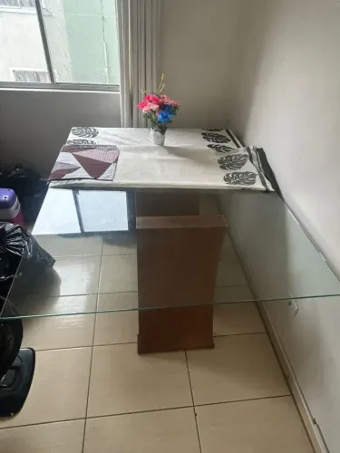 Vendo mesa retangular. Somente a mesa
