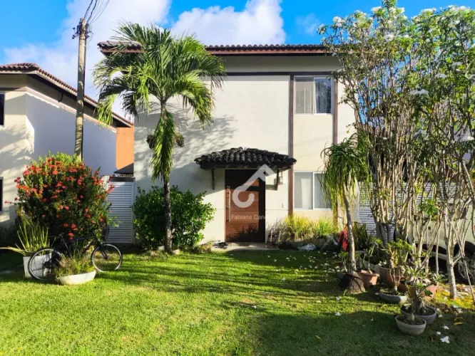 ESTRADA DO COCO, Abrantes. Duplex composto de 4 quartos sendo 2 suítes. Área construída de