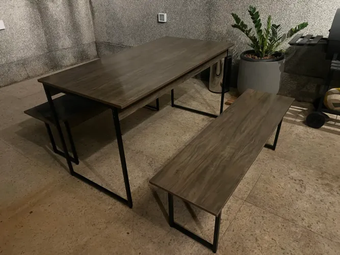 Conjunto Mesa e Bancos