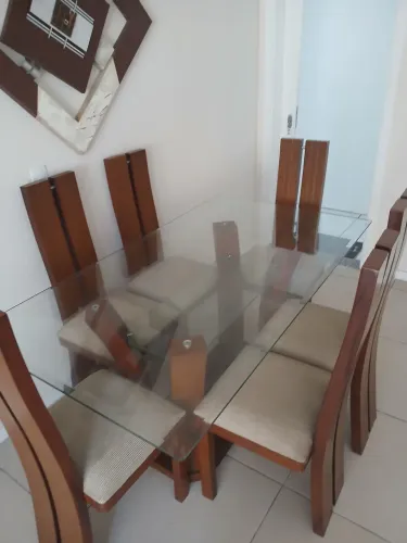 Vendo mesa de jantar madeira e vidro com 6 cadeiras estofadas med.1,60 x 0,90 Nortdesign