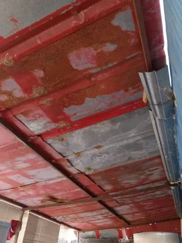 Vendo   Estrutura. de  metalon e  telhas de zinco .