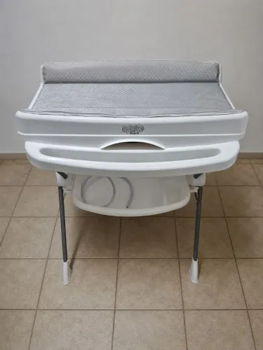 Banheira Burigotto Splash com suporte, trocador e redutor. Pouquíssimo uso!