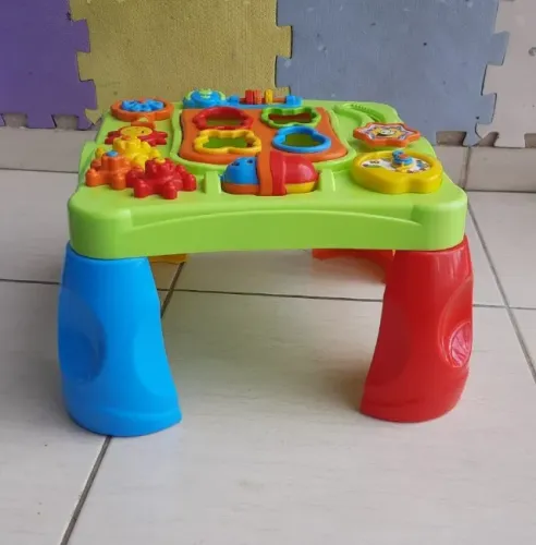 Mesa educativa infantil som e atividades Maral (em excelente estado)