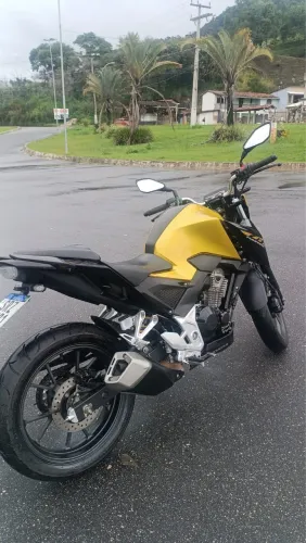 CB 300 DOURADA
