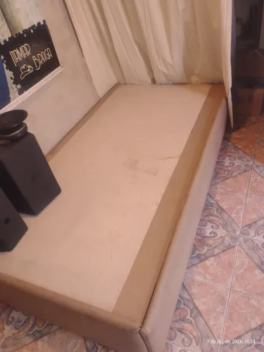 200,00 Base de cama solteiro com baú 