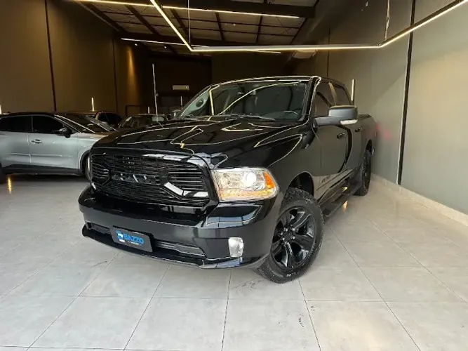 Ram Classic Laramie Night Edition 5.7 V8 16V Gasolina 4X4 Aut. 2023