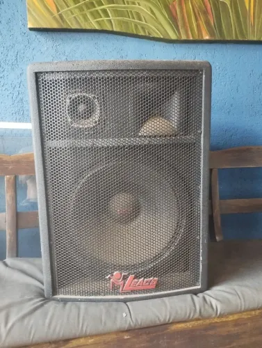 Caixa de som acústica 