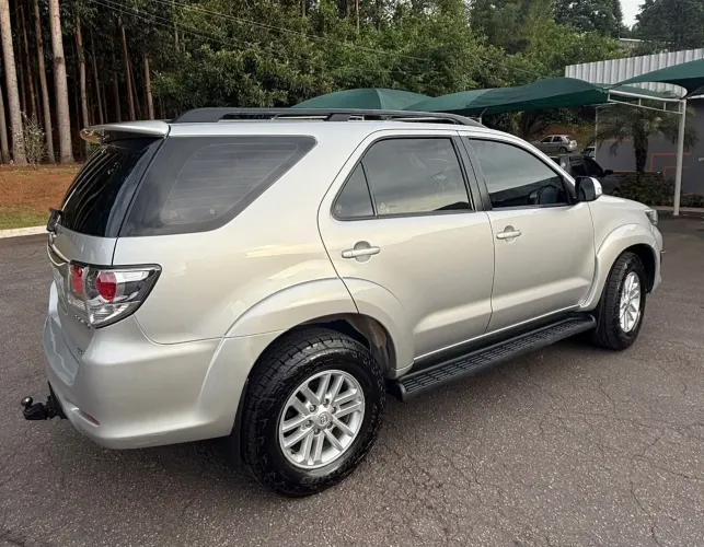 Toyota Hilux SW4 SRV D4-d 4X4 3.0 TDI Dies. AUT 2013