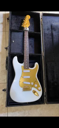 Guitarra squier modificada 