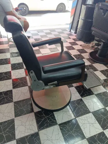 Cadeira de barbeiro ferrante antiga 