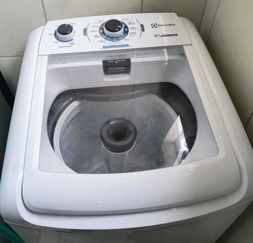 Máquina de lavar 9 kgs Eletrolux.