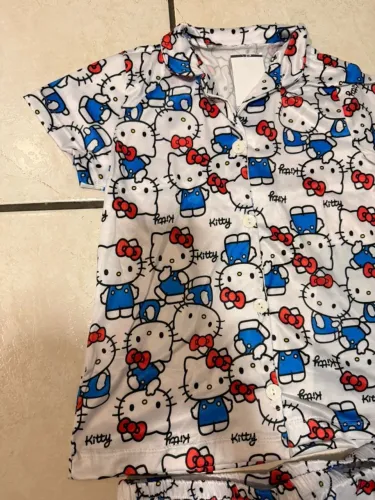pijama infantil blusa de botão e calça hello kitty