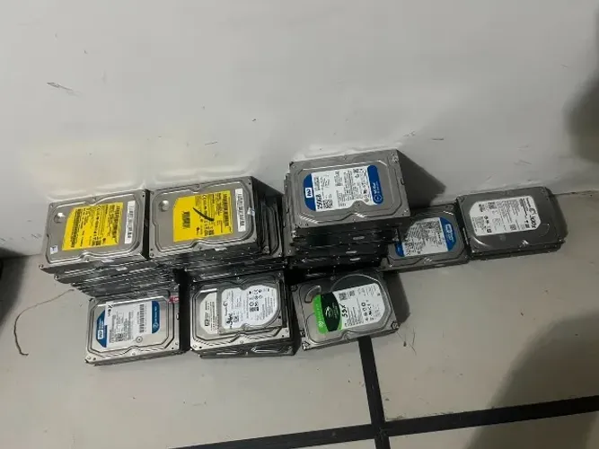 Lote de HDs (Tamanhos diversos)