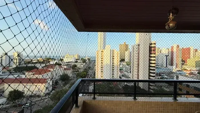 Imóvel para venda tem 245 metros quadrados com 4 quartos em Petrópolis - Natal - RN