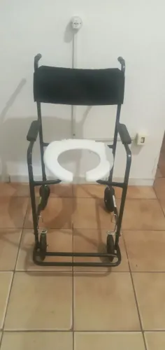 Cadeira de banho nova ,suporta até 80 kilos.
