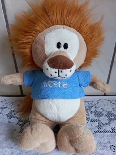 Pelúcia Leão coleção Filhotes Nestlé 30cm seminovo