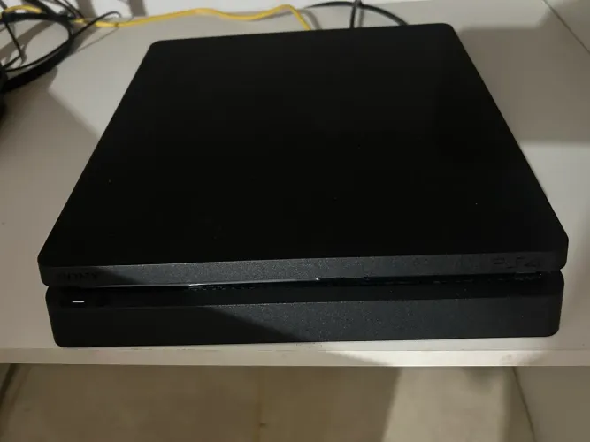 PS4 1TB 2 controles
