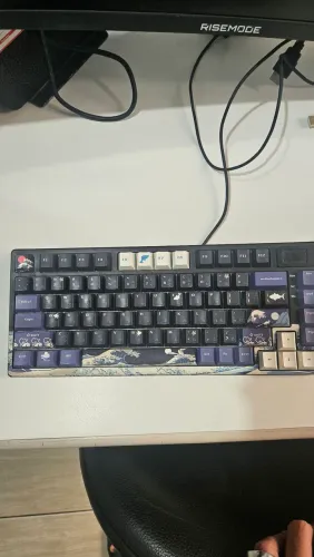 TECLADO GAMER MECANICO BLUETOOTH COM TELA INTEGRADA