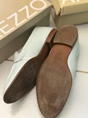 Sapato azul em couro Arezzo