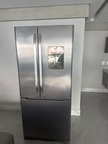 Vendo geladeira Eletrolux de ótima qualidade frostfree 579 L inox