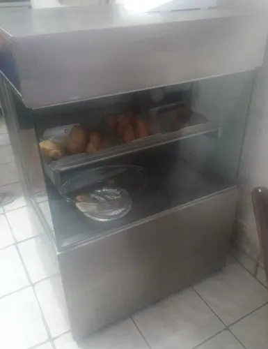VENDO UM EXPOSITOR CAIXA DE INOX VITRINE BEM CONSERVADO