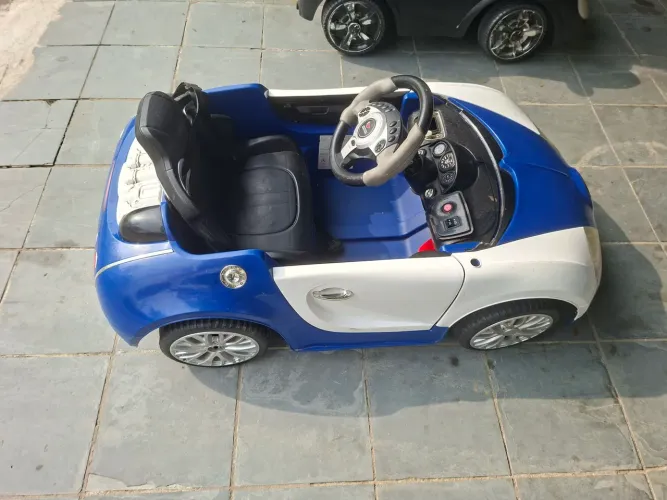 Carrinho elétrico infantil esportivo