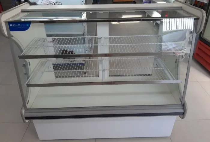Vendo balcão para quitanda,  falar no zap *