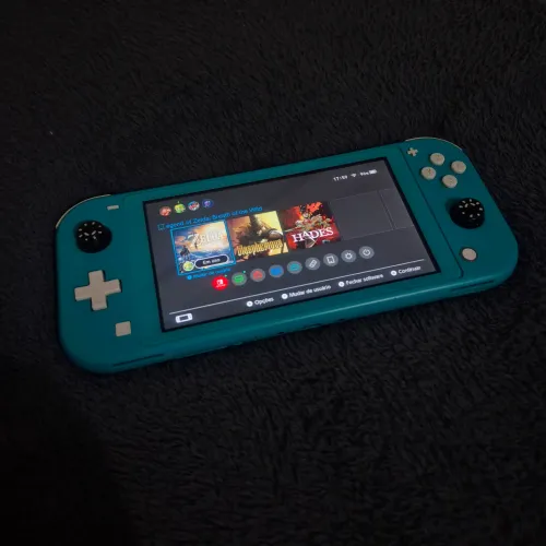 NINTENDO SWITCH LITE COM JOGOS ZELDA BOTW HADES BLASPHEMOUS BEM CONSERVADO AZUL CLARO