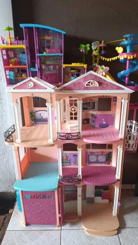 Vendo casa da Barbie e 2casa da Poly não entrego