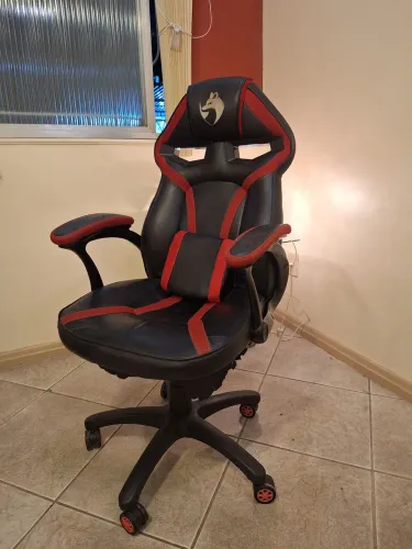 Cadeira Gamer Preta e Vermelha