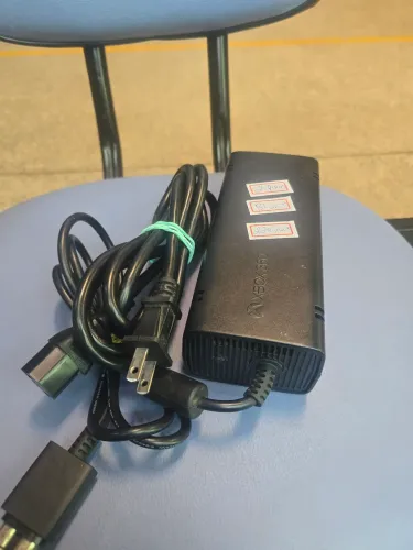 Fonte de xbox 360 original 2 pinos 220volts