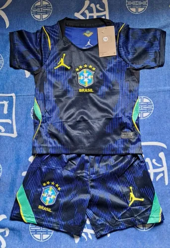 Conjunto infantil do Brasil novo