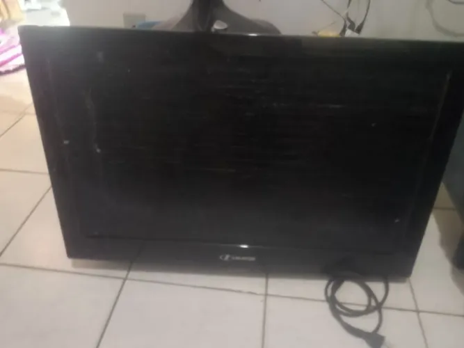 Tv usada para retirada de peças