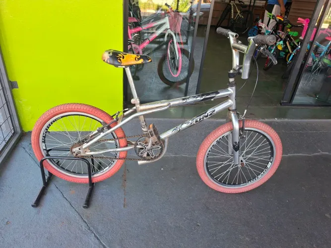 Bicicleta BMX / DNZ modelo Extreme.