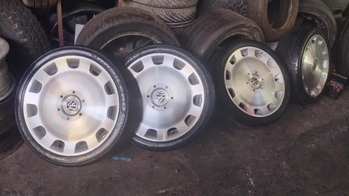 Roda 18 5x100 e 5x112 pneus 215 40 18 apenas 4.200 rodas semi novas 