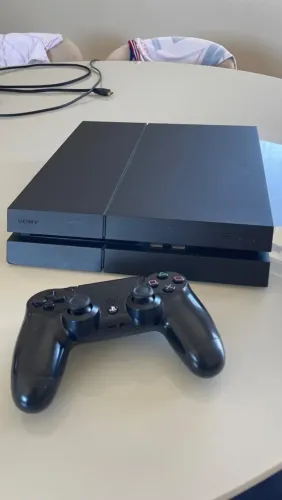 PS 4 FAT com 5 Jogos