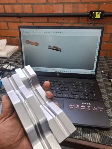 Usinagem Usinagem CNC - Fabricação de Peças e Dispositivos