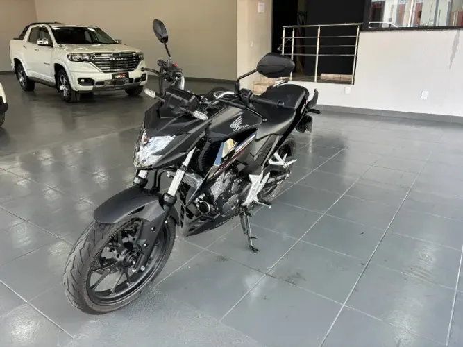 CB300F 4.000KM NOVA