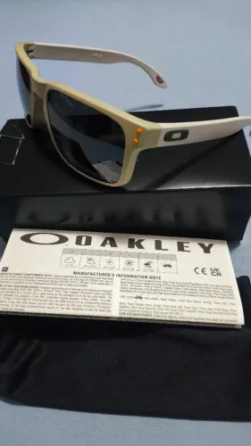 Óculos Oakley Holbrook Latitude Collection